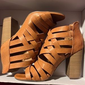 Tan heels
